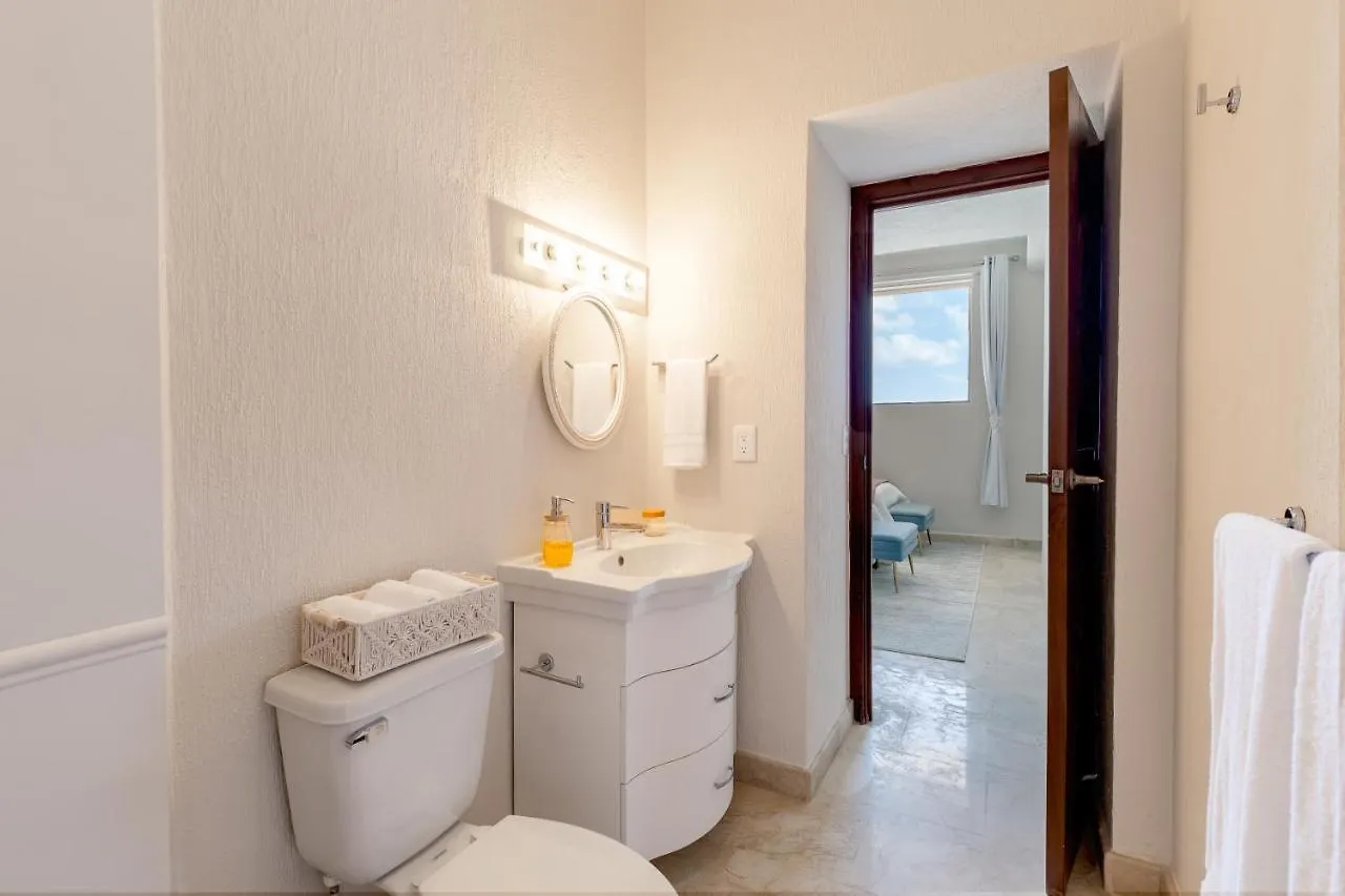 Amazing 5 Bedroom Villa On The Beach! Cancún