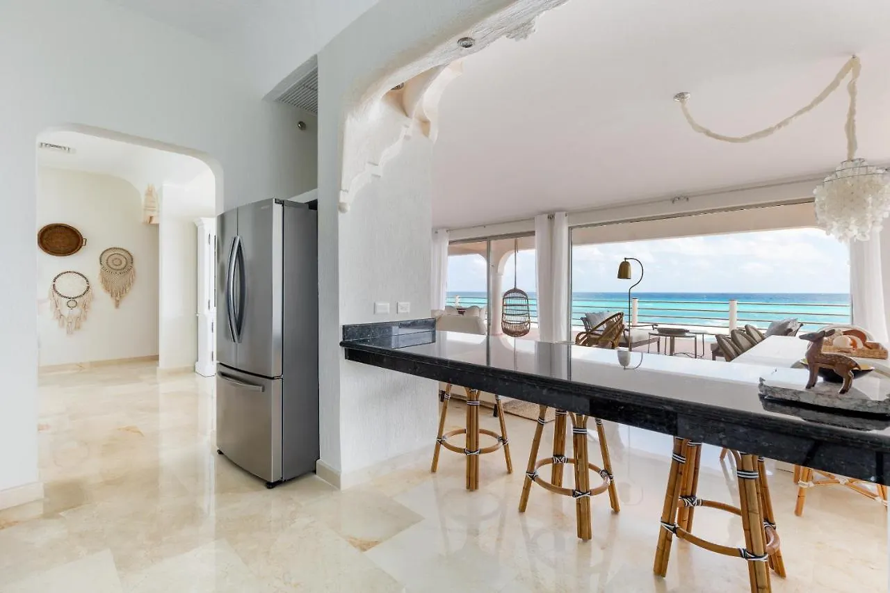 Amazing 5 Bedroom Villa On The Beach! Cancún