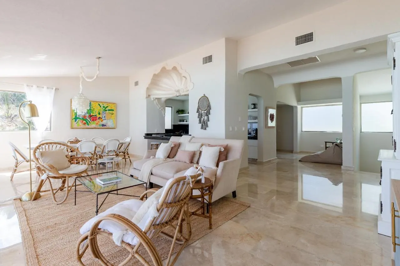 Amazing 5 Bedroom Villa On The Beach! Cancún