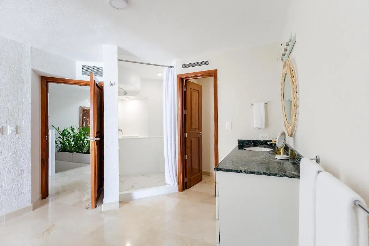 Holiday home Amazing 5 Bedroom Villa On The Beach! Cancun Mexico