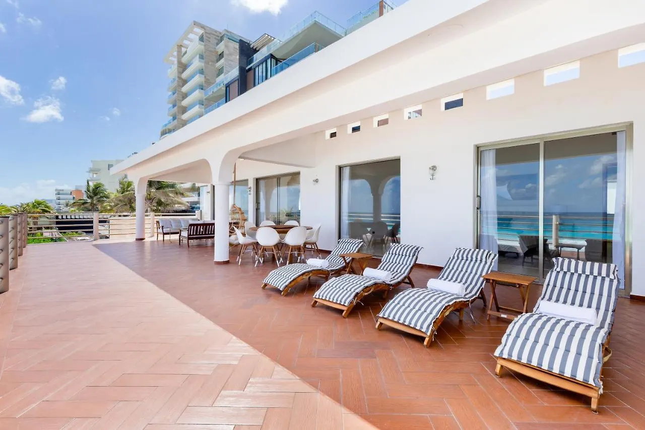Amazing 5 Bedroom Villa On The Beach! Cancun Holiday home