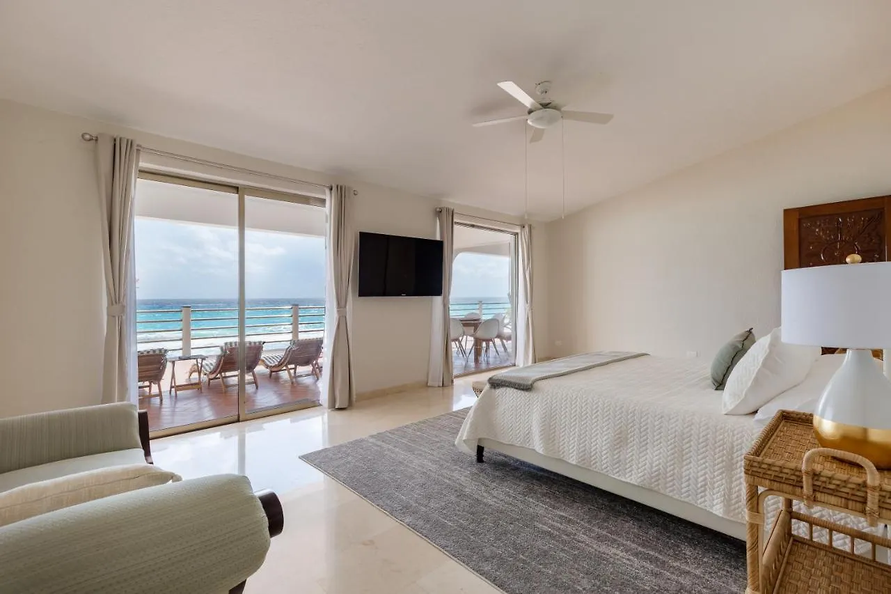 Amazing 5 Bedroom Villa On The Beach! Cancun Holiday home