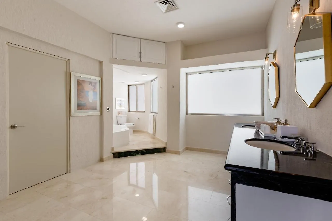 Amazing 5 Bedroom Villa On The Beach! Cancun Mexico
