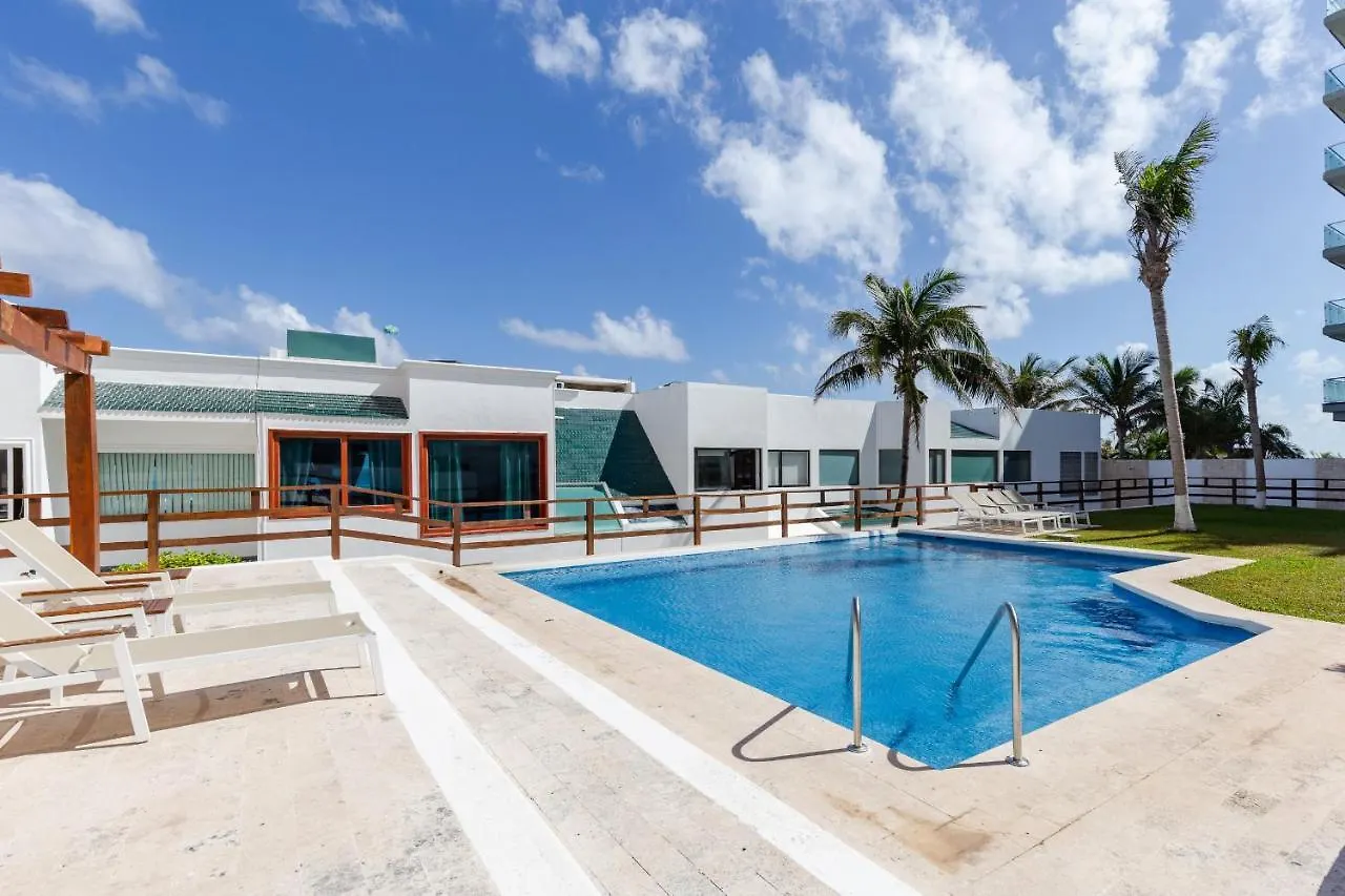 Amazing 5 Bedroom Villa On The Beach! Cancun Mexico